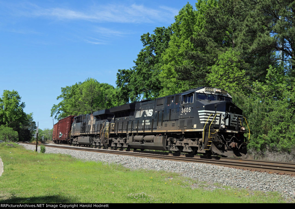 NS 3605 leads train 350 at Fetner